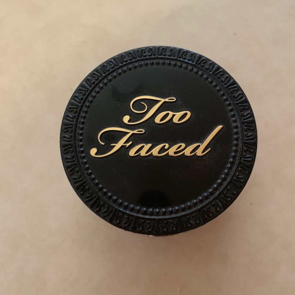 Too faced setting powder